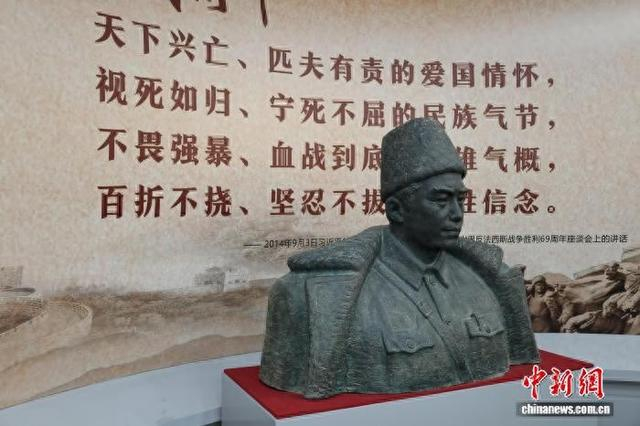 马本斋烈士陵园中的马本斋雕塑。孙婷婷 摄