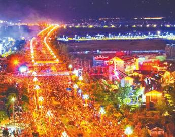 火把点燃，照亮城市。