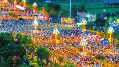 2024年凉山彝族火把节火热现场。