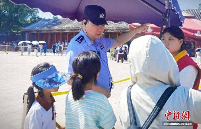 进入暑期，北京全力以赴净化首都旅游市场秩序，对“黄牛”倒票等多领域涉旅违法犯罪行为展开严厉打击。北京市公安局供图