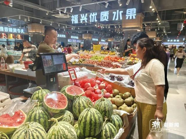 杜老板的水果摊。杨云寒 摄 