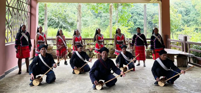 西盟县马散村永俄寨文艺演出队。（西盟县委组织部供图）