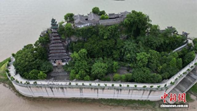 图为航拍三峡库区长江“盆景”。中新网记者 周毅 摄