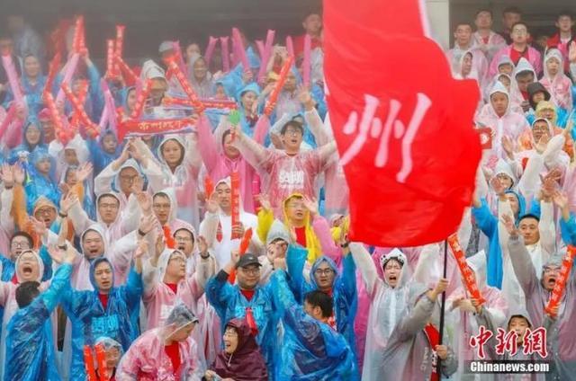 “苏超”现场。中新网记者 泱波 摄