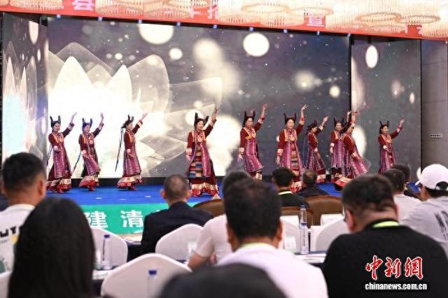 图为加查县2025年招商引资暨文旅推介会现场。 贡嘎来松 摄