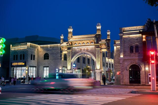 在保定西大街，历史与现代交融。新华社记者杜一方 摄