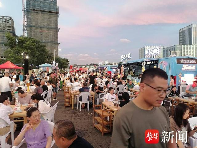 市集现场。张建波 摄