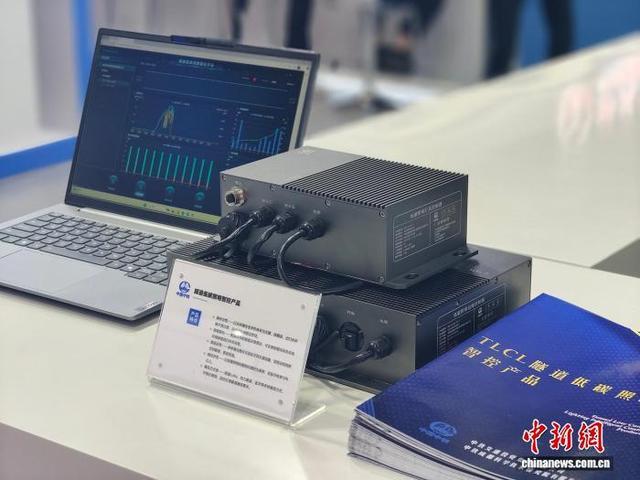 隧道低碳照明智能控制系统全套设备展示。中铁科研院 供图