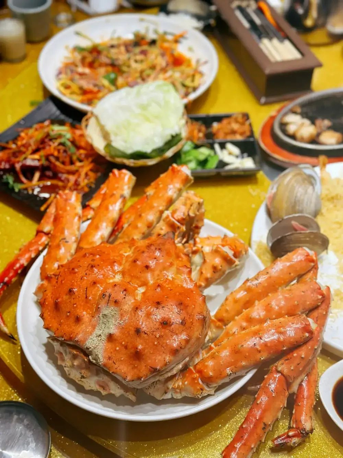 来珲春，当然得吃帝王蟹。（图/视觉中国）