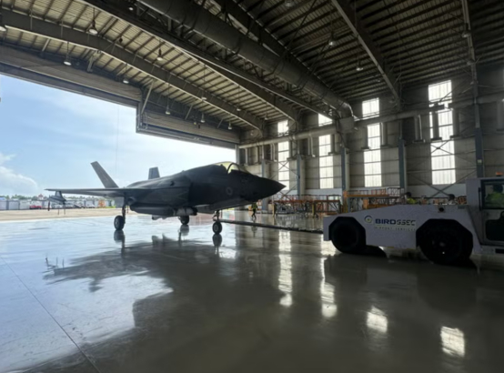 被困印度的F-35B战机，图源：英媒