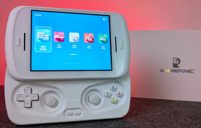 这类掌机运行游戏绕不开各类模拟器，本身是游戏厂商间眼中的敏感地带