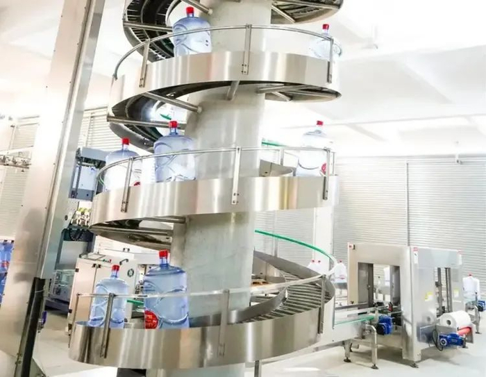 ■天源长寿村从化水厂先进的养生苏打矿泉水生产线