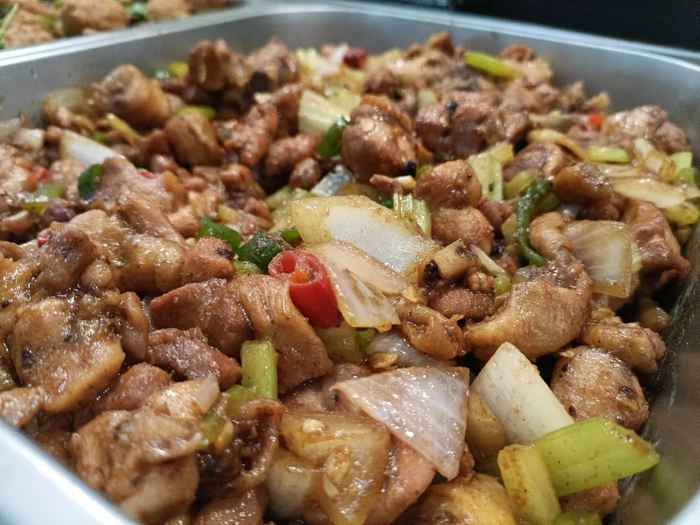 棠下街道社区饭堂多元菜品，现炒可自选。