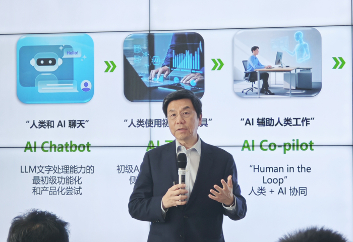 零一万物CEO李开复接受记者采访 新京报贝壳财经记者 罗亦丹 摄