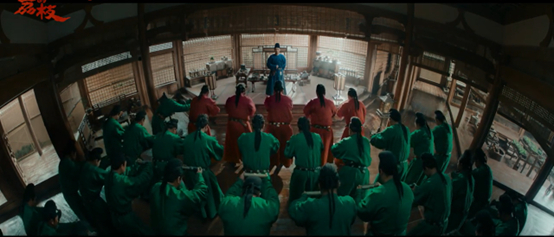 用扇形构图表现向心收摄的权力结构