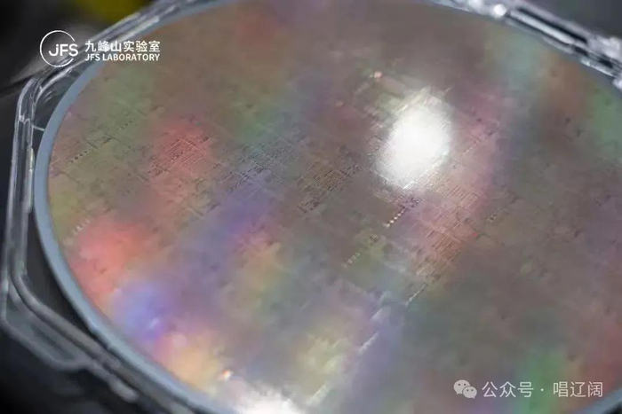全球首片8寸硅光薄膜铌酸锂光电集成晶圆在九峰山实验室下线