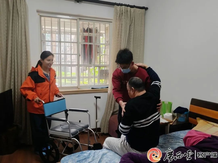 长护险辅助器具服务纳入保障范围后，减轻照护负担。 自治区医疗保障局供图