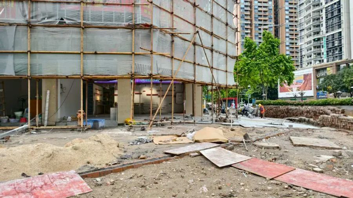 冼村临街建筑正在修建中 南方财经实习生钟宸/摄