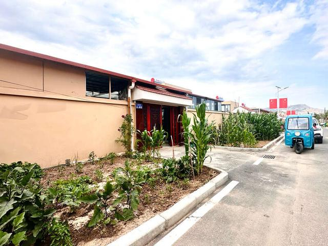 青海省民和县中川乡金田村、草滩村地质灾害避让搬迁安置项目——金田新村。中青报·中青网记者 焦敏龙/摄