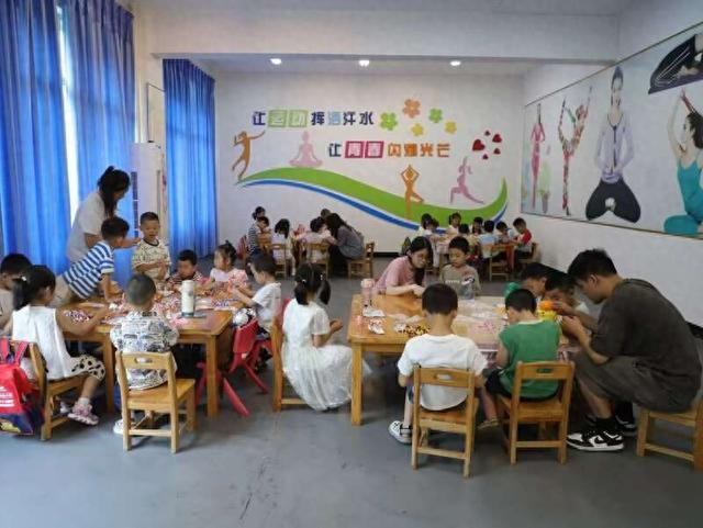 水富市托管点少年儿童正在玩游戏。（共青团昭通市委供图）