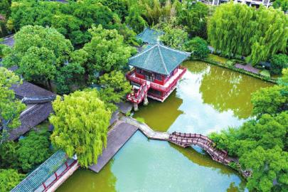 房湖公园一角。 广汉市委宣传部供图