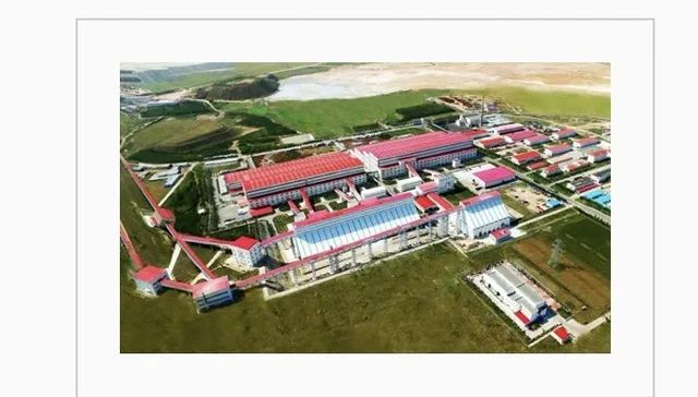 乌努格吐山铜钼矿选矿厂俯视图