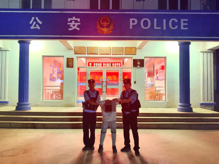 犯罪嫌疑人买某被抓获现场照片