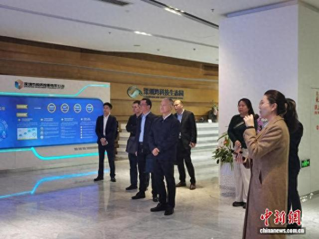 图为广西壮族自治区产业园区改革发展办公室负责人带队赴深圳推进在谈项目。 广西园区投促中心 供图