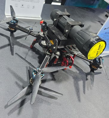 ‌FPV X8网捕无人机 观察者网