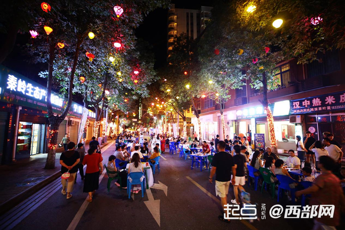 夜市人潮涌动