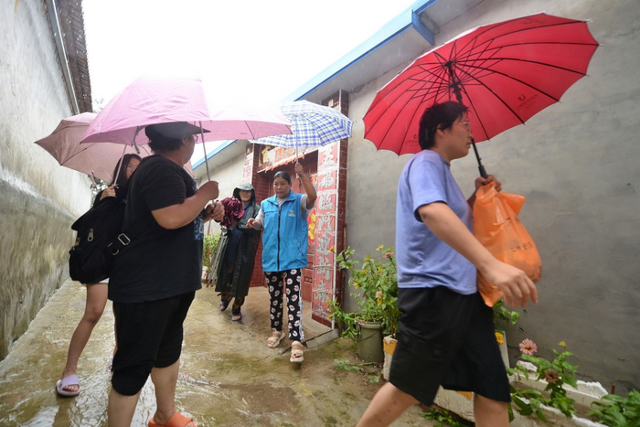 7月27日，北京，村民转移。视觉中国 图