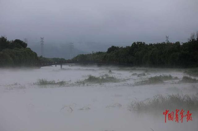 7月28日，北京市密云区，白河河面雾气升腾。中青报·中青网记者 陈剑/摄