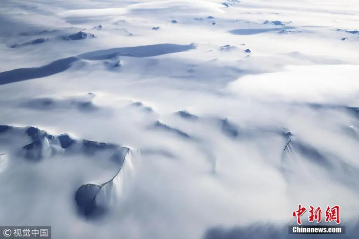 南极半岛山脉冰川。图片来源：视觉中国