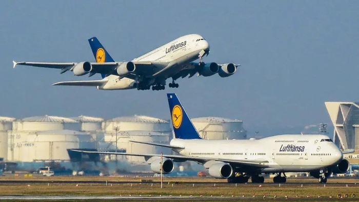 波音747与空客A380飞机合照