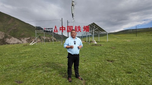 青海省西宁市湟源县日月藏族乡驻村第一书记袁启功。