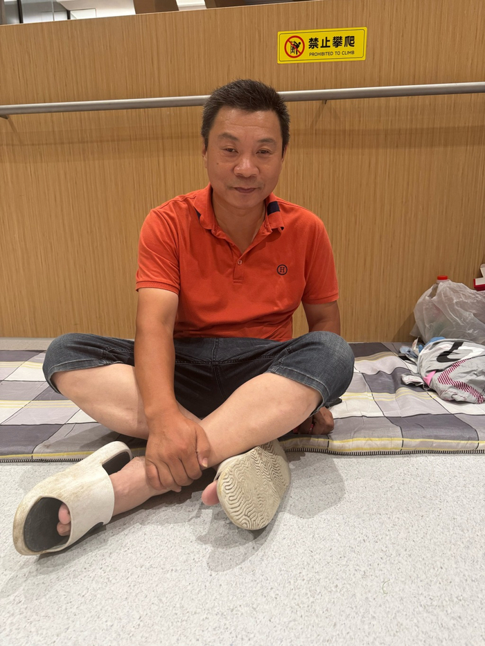 顾小松在临港少年宫休息。 澎湃新闻记者 徐亦嘉 图
