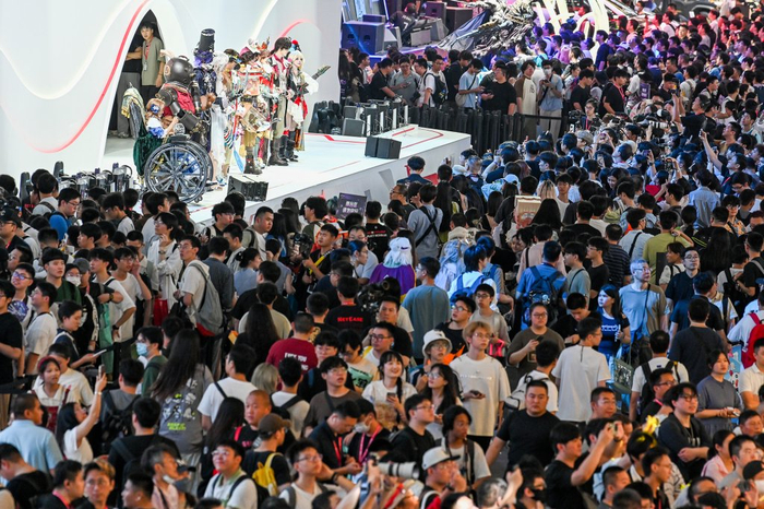 2025年8月1日，上海新国际博览中心，网易游戏展台吸引众多观众。澎湃新闻记者 朱伟辉 图