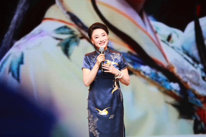 王志萍现场演唱《艺术魂》
