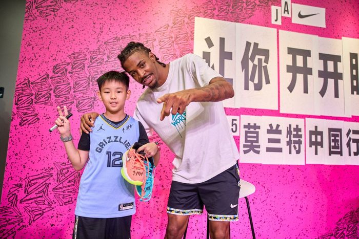 莫兰特对待小球迷几乎有求必应。