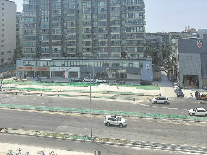     17号线二期清水河大桥站已完成阶段性退围。