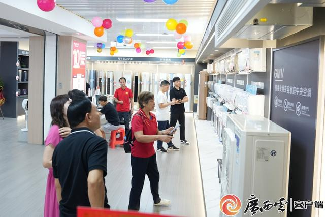 每名消费者选购空调产品可享受3次补贴，选购一台补贴一次。记者 刘冬莲摄