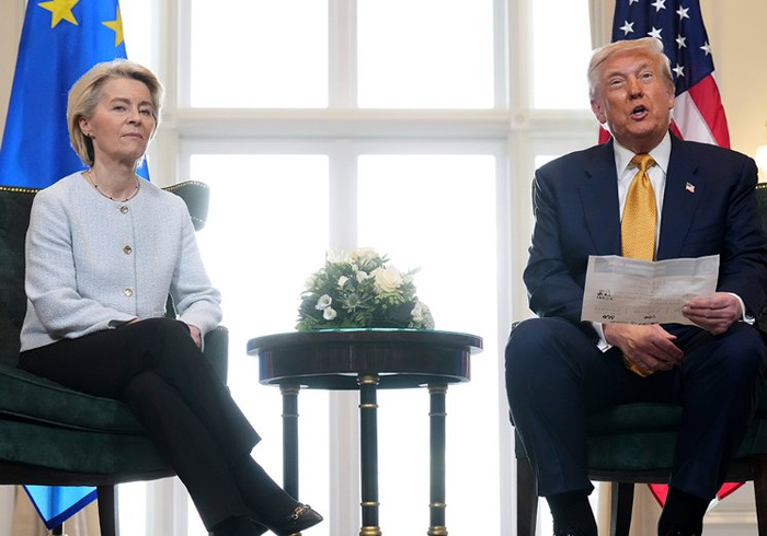 7月27日，特朗普与冯德莱恩在苏格兰会面，宣布美欧达成协议。 视觉中国