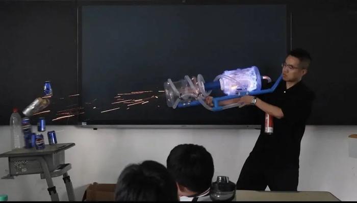 夏振东自制的“等离子炮”