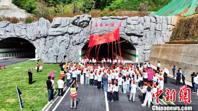 第十四届“桐庐百姓日”舞象山路道路建设工程通车试运行。桐庐县委宣传部 供图