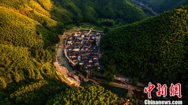 石舍村。桐庐县委宣传部 供图