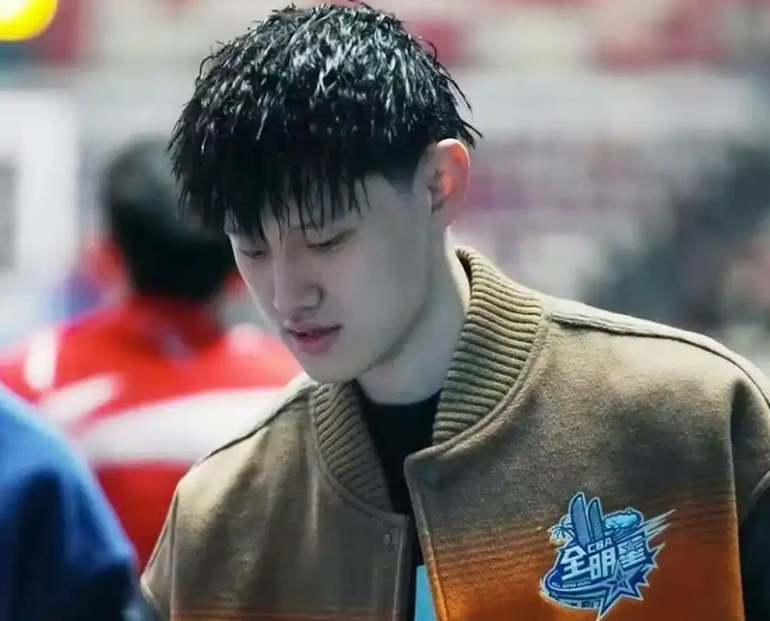 4将留洋！男篮迎追梦季！杨瀚森巩固地位，曾凡博余嘉豪仍在冲击