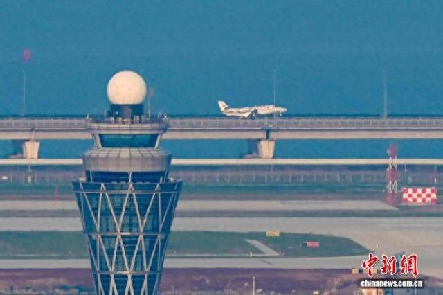 深圳机场三跑道校飞完成。深圳机场供图