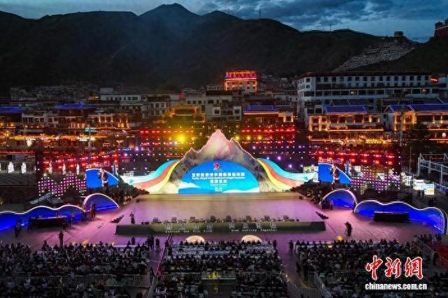 图为发车仪式现场。薛蒂 摄