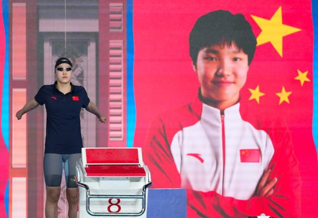 7月31日晚，于子迪在本届世锦赛女子200米蝶泳决赛前。图片来源：新华社