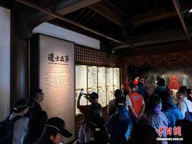 2024年5月27日，台湾包公文化研究发展总会参访团安徽合肥包公故里文化园参访。中新社记者 赵强 摄